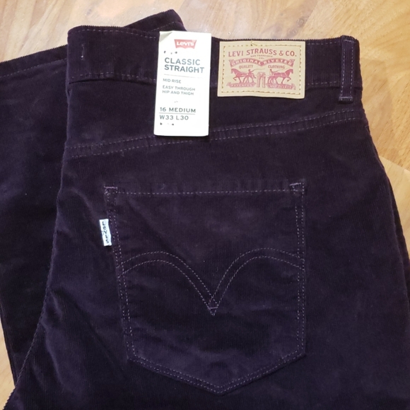 Levi's Women's Classic Straight Jeans - Picture 1 of 4